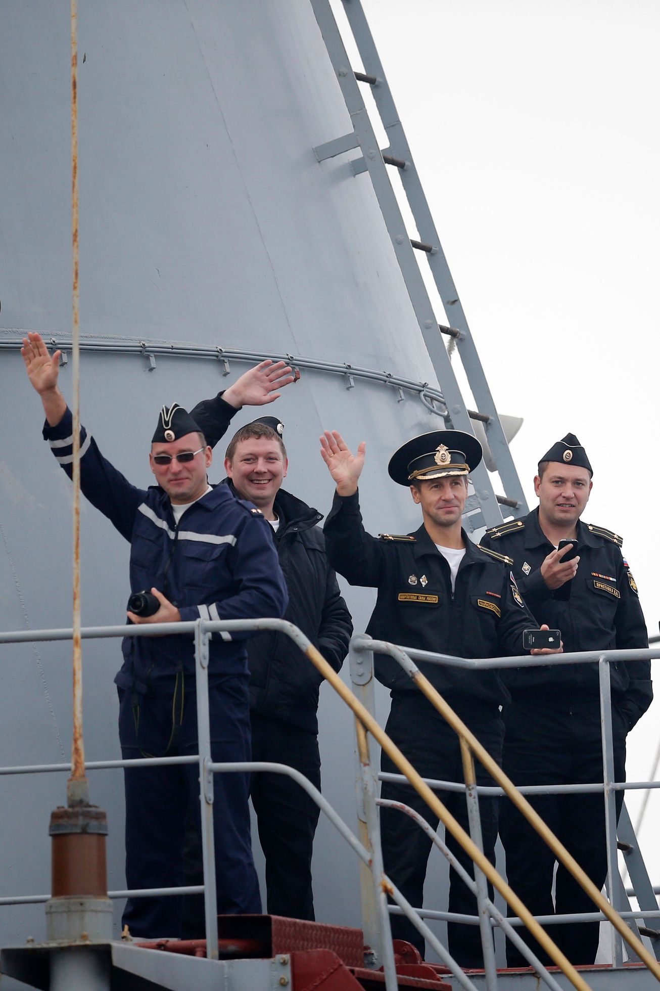 Ruští námořníci opustili Francii, kde se učili s lodí třídy mistral