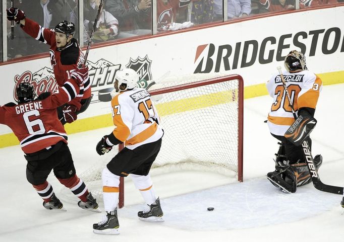 Devils - Flyers, 3. zápas Stanley Cup (Ponikarovskij, Greene, radost)