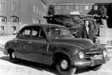 Sériové auto, které vznikalo od července 1952, už totiž kvůli sanitce dostalo rozvor náprav prodloužený na 2685 mm. Nejprve začala výroba sedanu, později se přidaly i další karosářské verze.
