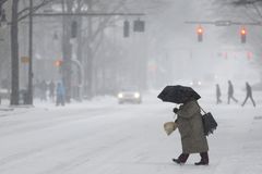 Severovýchod USA čelí sněhové bouři, v Chicagu napadlo 44 cm