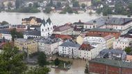 Historické centrum města je zcela pod vodou.