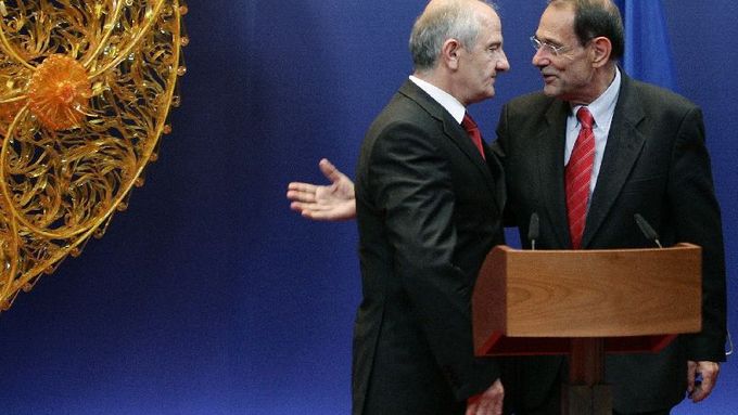 Kosovský prezident Fatmir Sejdiu s Javierem Solanou.
