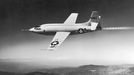 Letoun X-1 s přezdívkou "Glamorous Glennis" na snímku z roku 1947.