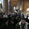 Vyjímání korunovačních klenotů ve Svatováclavské kapli