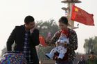 Čína otáčí, zvažuje "politiku dvou dětí". Rodiče dostanou za druhého narozeného potomka odměnu