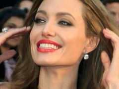 Angelina Jolie se operace nebála. Inspiruje ostatní?