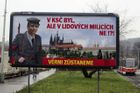 Balbínovci vylepili billboardy: Fischer jako milicionář