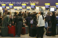 Soud pustil Slováka, který vyvolal poplach na Heathrow