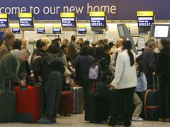 Chaos na pátém terminálu Heathrow pokračuje.