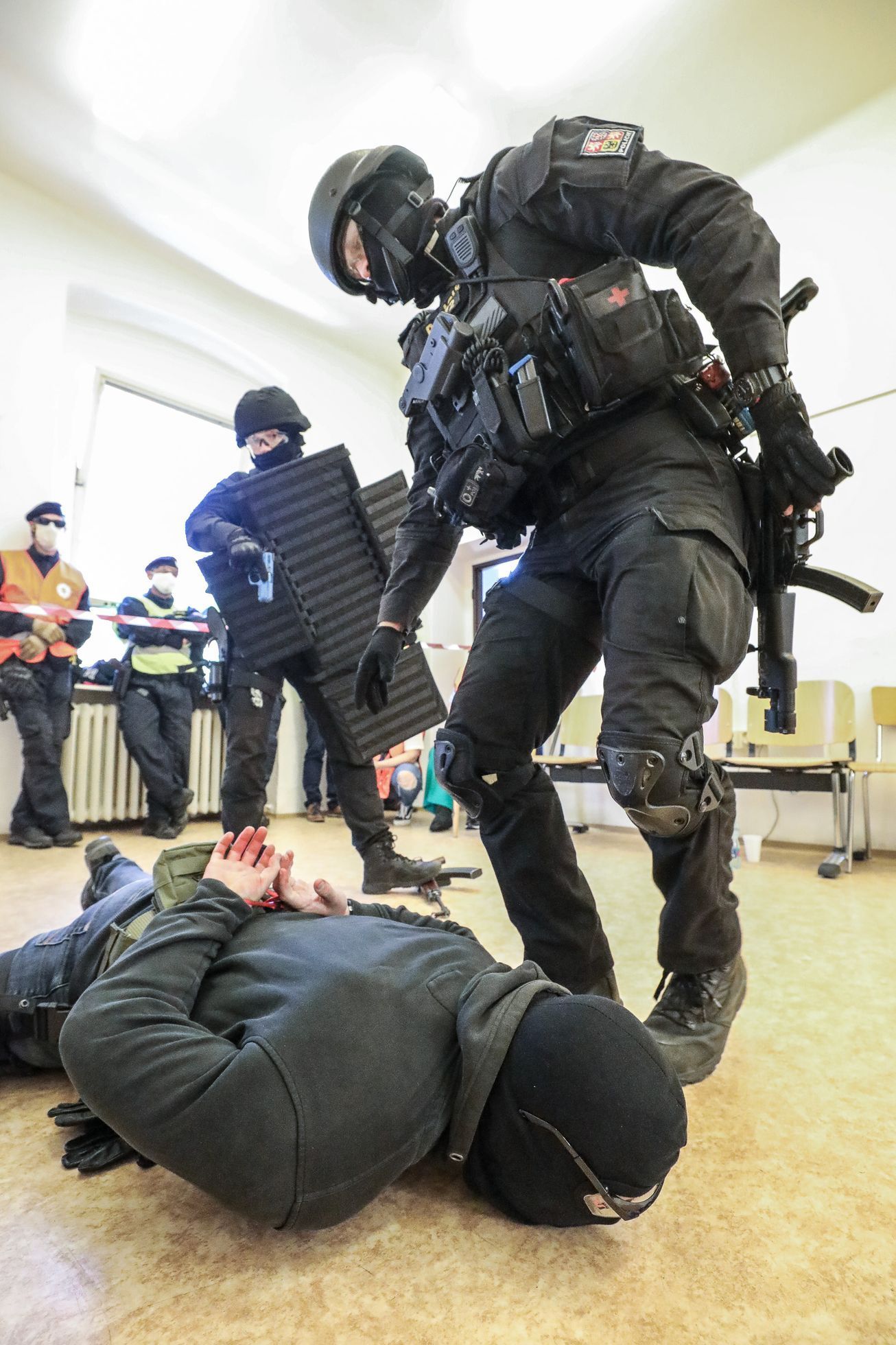 Bezpečnostní cvičení Liberecká nemocnice - simulace ozbrojený útok, zásah policie, zásahová jednotka, agentura Doverville