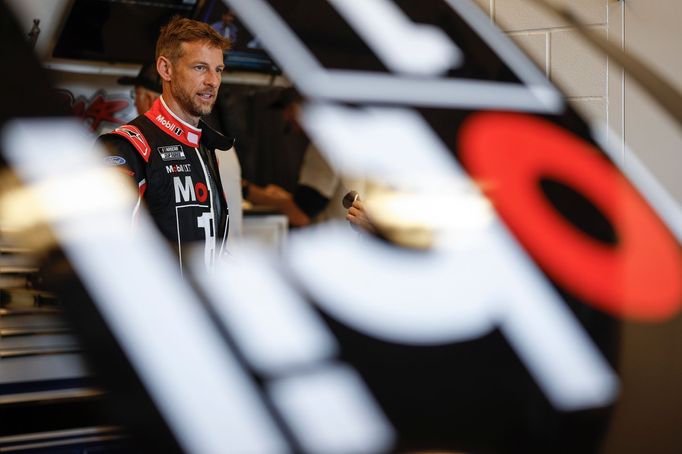 Jenson Button při závodě NASCAR v Austinu