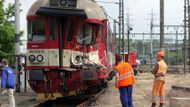 Motorový vůz skutečně havaroval, ale před čtrnácti dny ve středočeských Měšicích. Teď poslouží při cvičení.