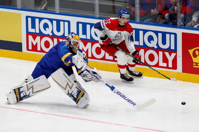 Henrik Lundqvist a Filip Chytil v zápase Česko - Švédsko na MS 2019