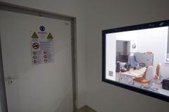 Středočeské nemocnice vyčkávají, krizové plány platí