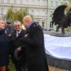 Odhalení pamětní desky Čechoslovákům bojujícím v RAF na památníku na Klárově v Praze