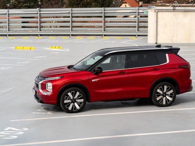 Mitsubishi Outlander PHEV 2025