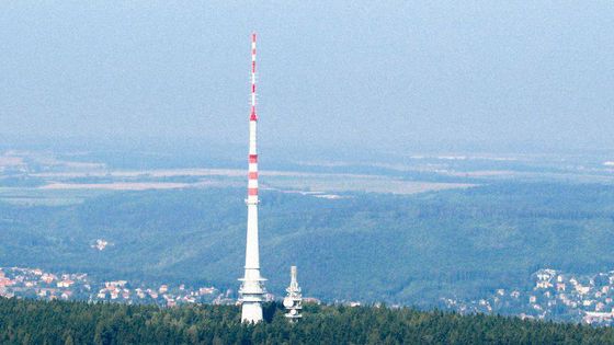 Kdysi nejvyšší věž v zemi pokryla signálem sedminu republiky. Cukrák stojí již 60 let