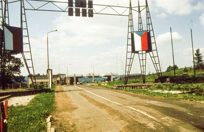 Slovensko-polská pohraniční stanice mezi Vyšným Komárnikem a Dukelským průsmykem. Rok 1977