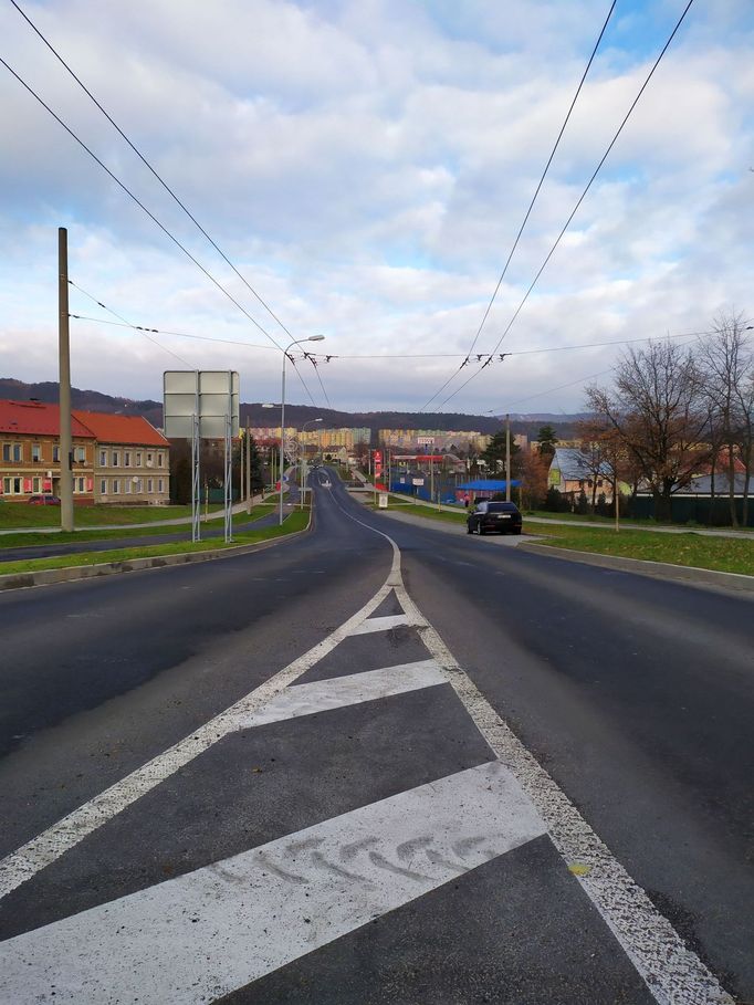 Nově opravená silnice z Jirkova do Ervěnic.