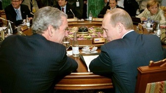 George Bush a Vladimir Putin.