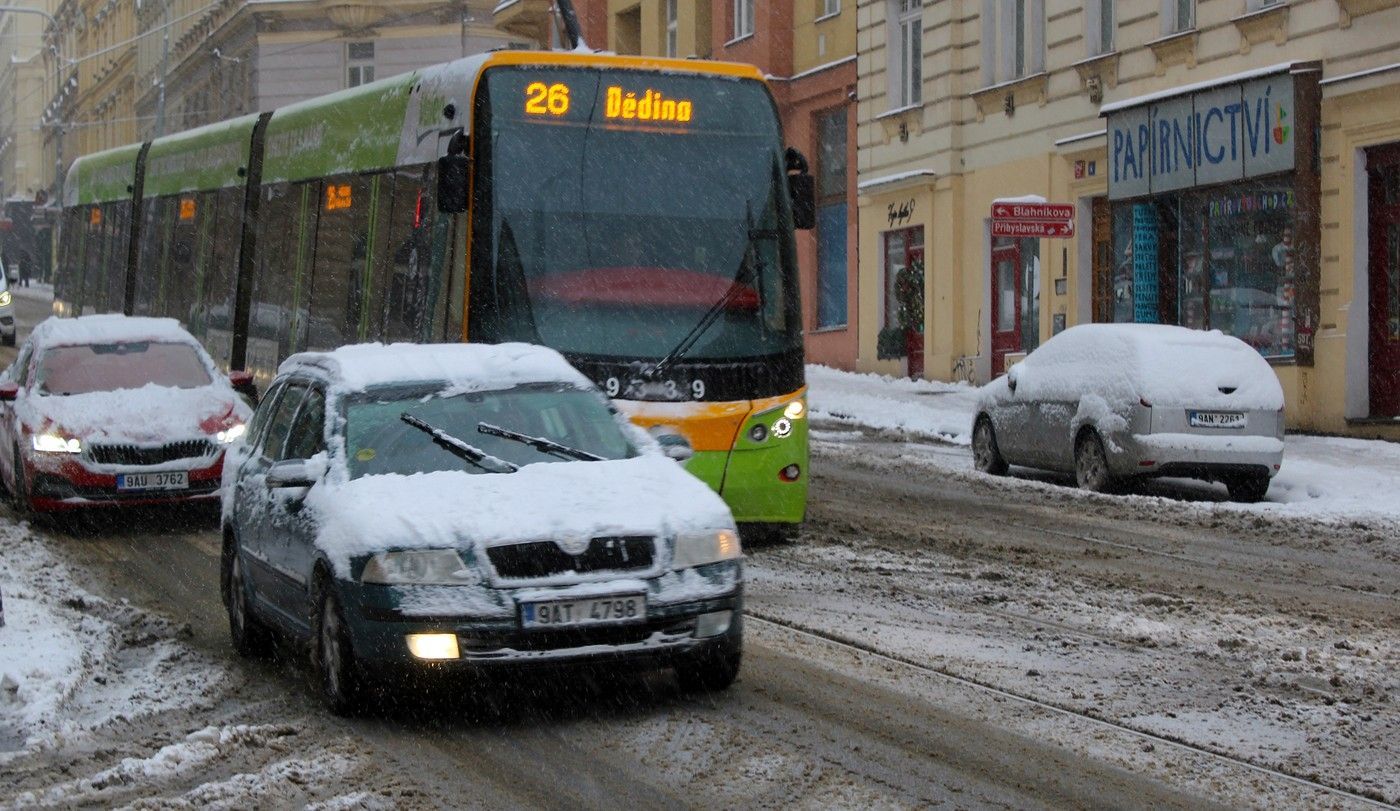 zasněžené auto