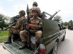 Pákistánští vojáci ve Svátu