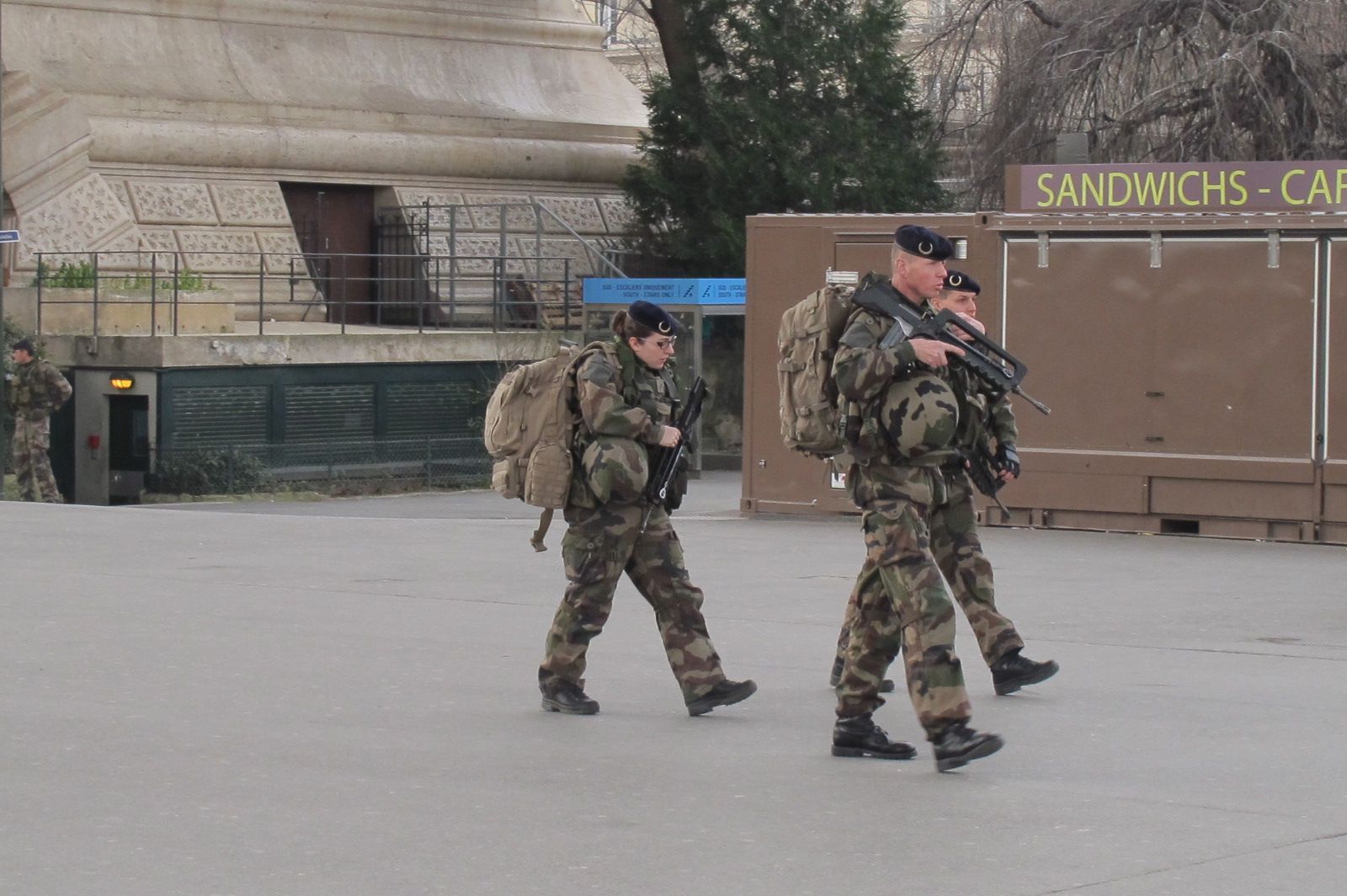 Bezpečnostní opatření v Paříži po teroru