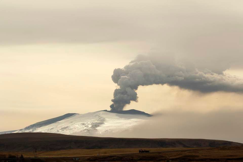 Sopka na Islandu stále ovlivňuje dopravu v Evropě
