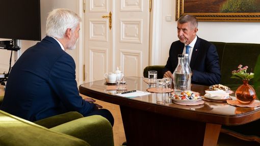 Prezident Petr Pavel při jednání s Andrejem Babišem na Pražském hradě, 5. října 2025.