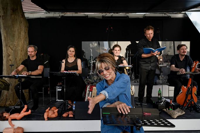 Snímek z inscenace Marta.