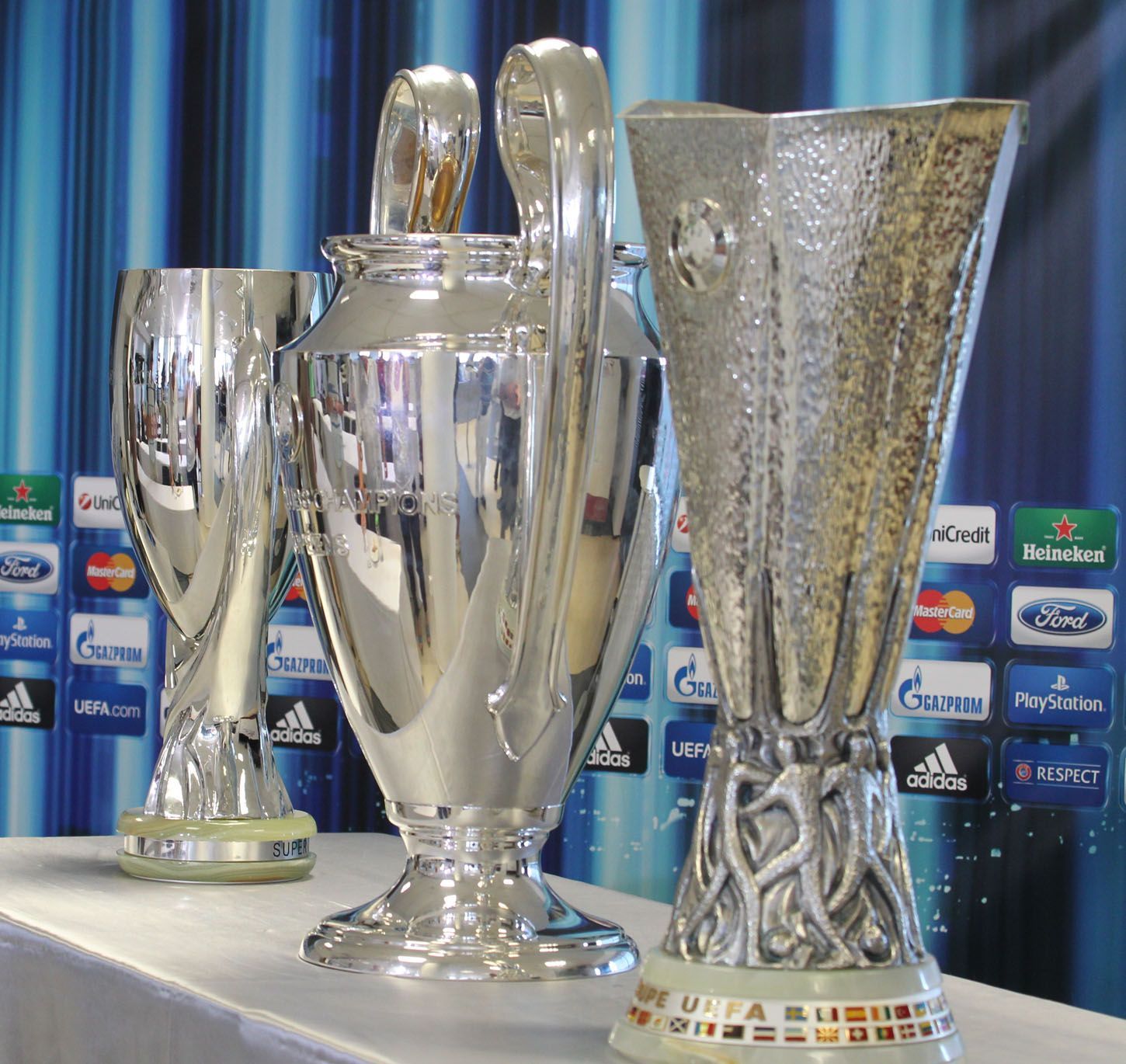 Poháry pro vítěze Ligy mistrů, Superpoháru a Evropské ligy