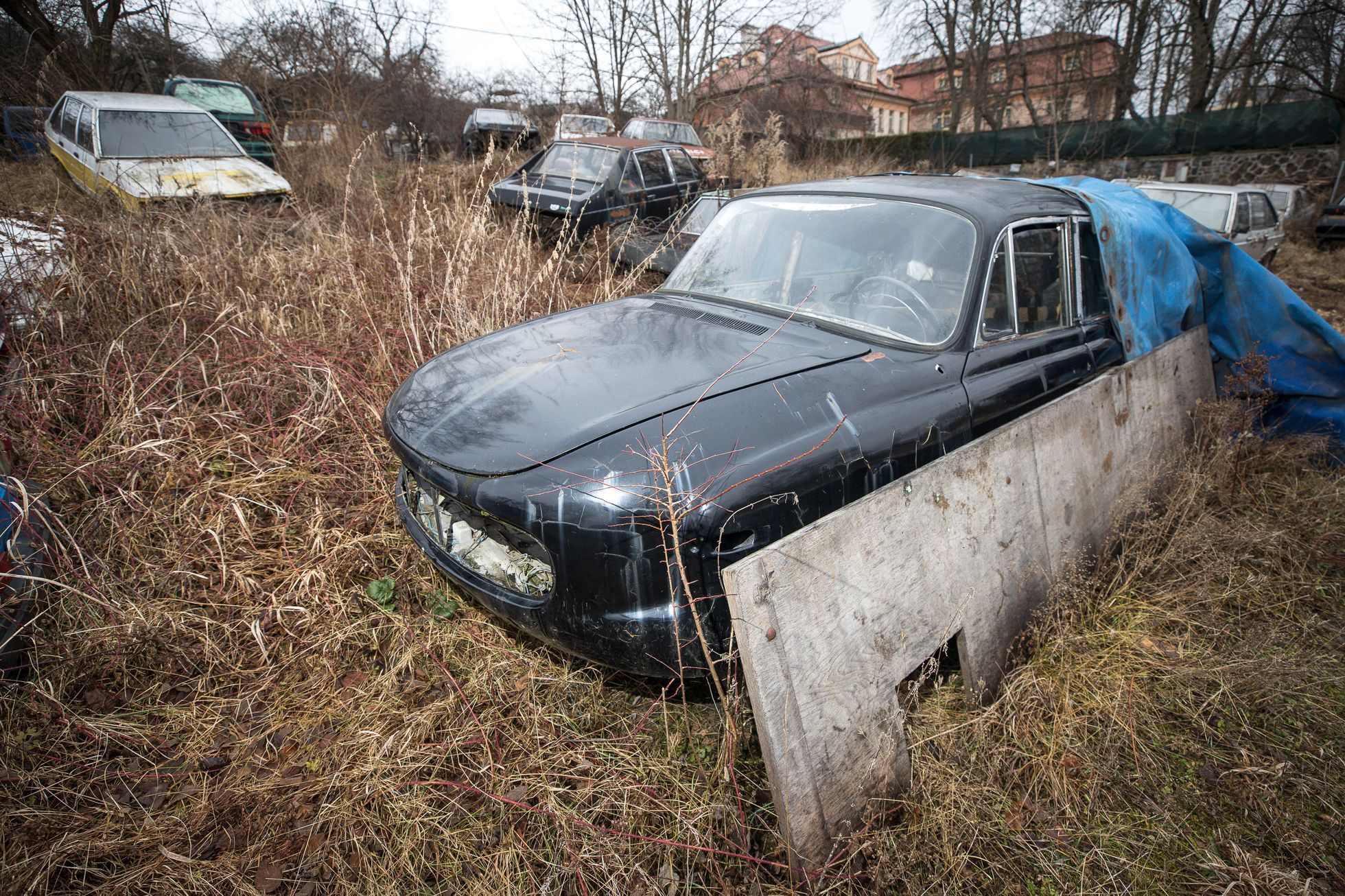 Opuštěné Tatry T613 a další auta, Na Kindlovce, vrakoviště, autodílna