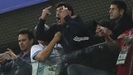 "Exotem" v hledišti byl i legendární Diego Maradona. Exaltovaný Argentinec ukazoval v zápase s Nigérií prostředníčky.