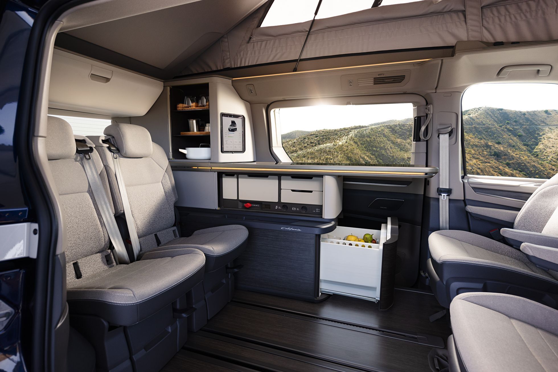 Volkswagen T7 California Concept