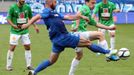 Nezmar a Lafata bojují o míč v utkání Jablonec - Liberec.