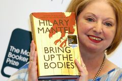 Hilary Mantelová předvádí těla, která tvořila dějiny