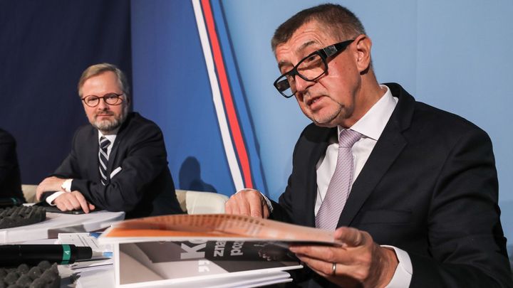 Z voleb uděláme referendum o vládě, hrozí Babiš. Jedině o té vaší, oponuje Fiala; Zdroj foto: Jakub Plíhal
