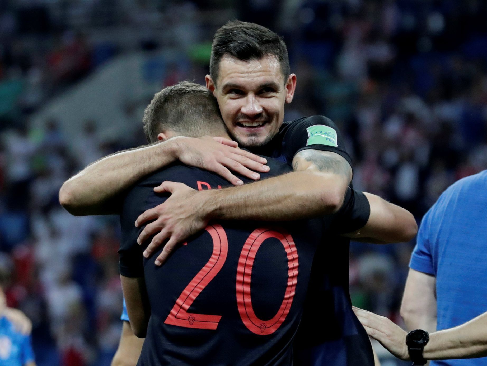 Dejan Lovren a Marko Pjaca se radují v zápase Rusko - Chorvatsko na MS 2018