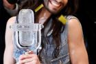 Pěveckou soutěž Eurovize vyhrála vousatá zpěvačka z Rakouska