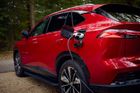 Slibují nízké emise i s benzinovým motorem. Realita plug-in hybridů je ale úplně jiná
