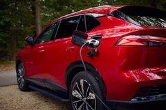 Slibují nízké emise i s benzinovým motorem. Realita plug-in hybridů je ale úplně jiná