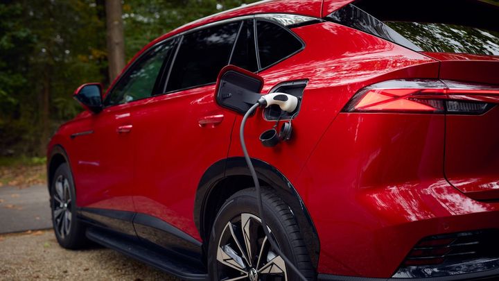 Slibují nízké emise i s benzinovým motorem. Realita plug-in hybridů je ale úplně jiná; Zdroj foto: MG