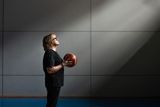 Jedna ze série fotografií se slovenskou trenérkou basketbalu Natálií Hejkovou, která byla mou první v páteční příloze Hospodářských novin Ego!.