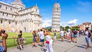 Fotografie turistů "podpírajících" kácející se stavbu nemůže chybět ve fotoalbu nebo na Instagramu snad žádného z lidí, kteří Pisu navštíví.