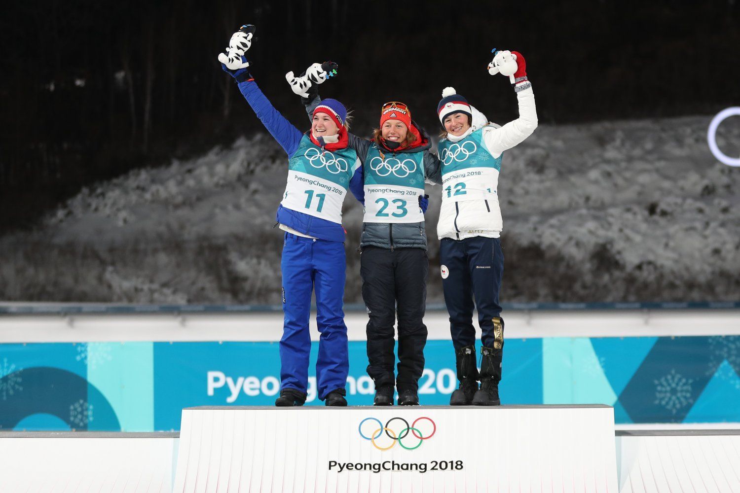 ZOH 2018, biatlon sprint Ž:  Marte Olsbuová, Laura Dahlmeierová, Veronika Vítková