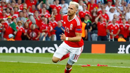 Euro 2016, Rusko-Wales: Aaron Ramsey slaví gól na 0:1