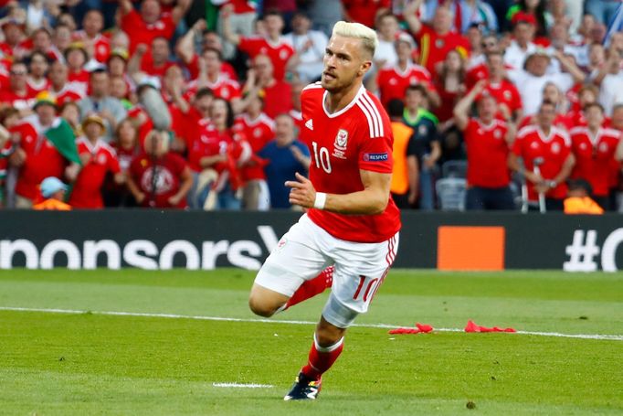 Euro 2016, Rusko-Wales: Aaron Ramsey slaví gól na 0:1