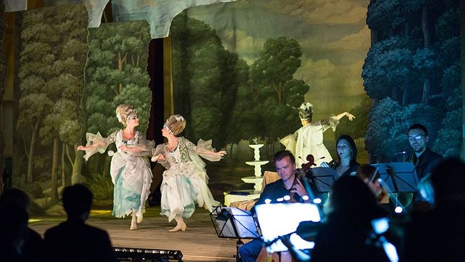 Mobilní divadlo Florea Theatrum uvedlo mimo jiné operu Armida od Giuseppa Scarlattiho.