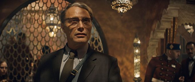 Mads Mikkelsen jako Jürgen Voller.