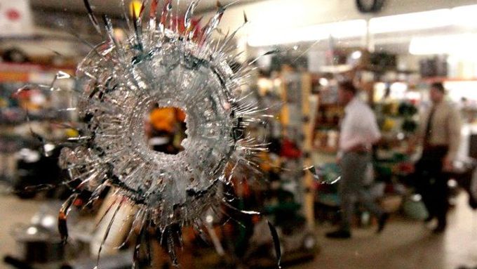 Střelec v Alabamě při noční jízdě pozabíjel deset lidí